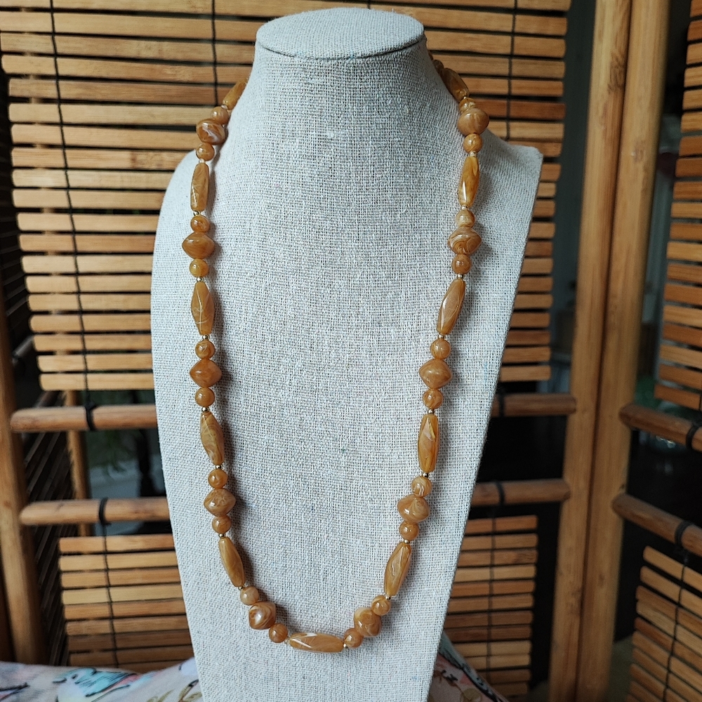 Carmel Swirl Plastic Acrylic Vintage Necklace Light Weight Lucite? Gold Tone